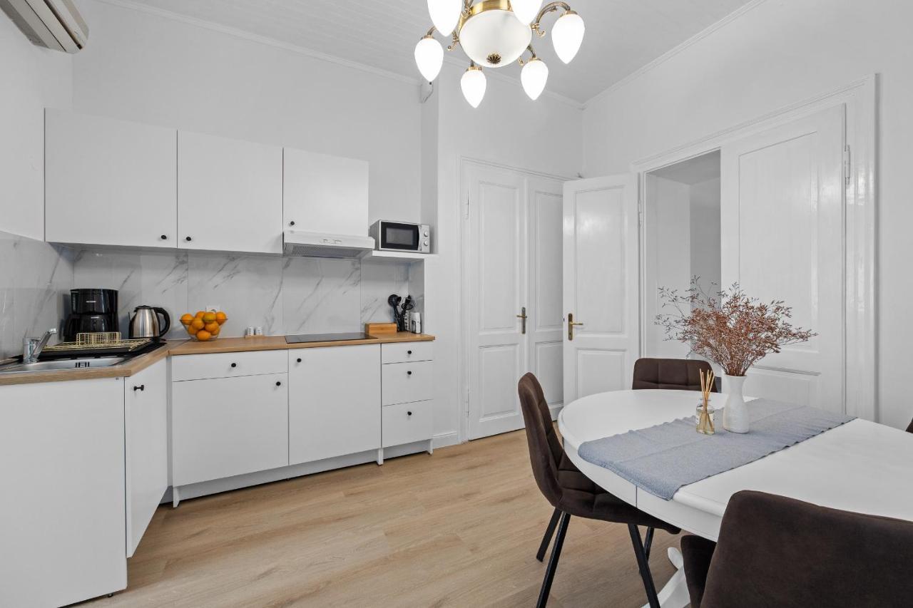 White Imperial Apartment Pula Exterior photo